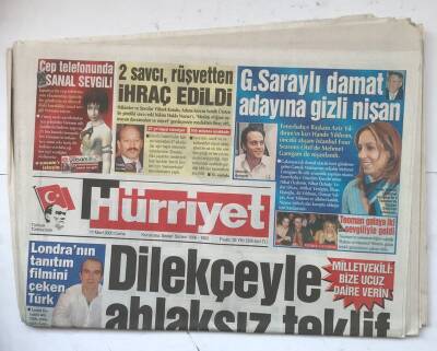 Hürriyet Gazetesi 11 Mart 2005 - Şii Camiine Bomba 30 Ölü GZ8092 - 1