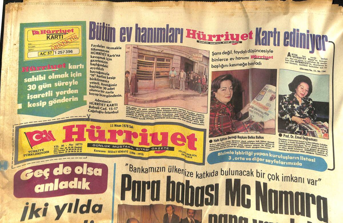 Hürriyet Gazetesi 11 Nisan 1978 - İzmir'de Kadınlar Fuarı; Nazan Şoray, Hülya Koçyiğit - Galatasaray Galibiyet Sefasını Sürüyor GZ133500 - 1