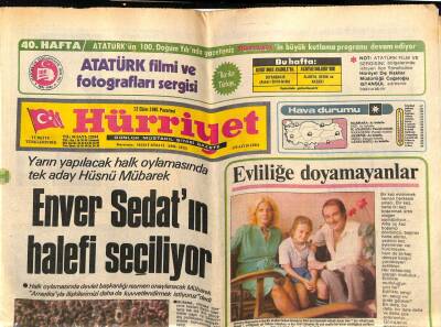 Hürriyet Gazetesi 12 Ekim 1981 - Enver Sedatın Halefi Seçiliyor GZ54588 - 1