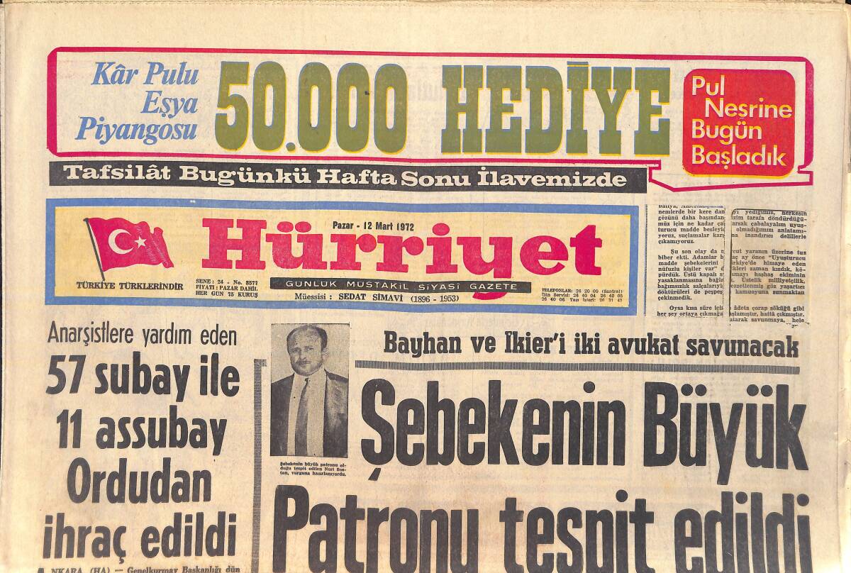 Hürriyet Gazetesi 12 Mart 1972 - Berrin Menderes İle Torunu Işık Mezar Başında Dua Etti - Ecevit Fotoğraf Sergisinde Bile Politika'dan Kurtulamadı GZ156888 - 1