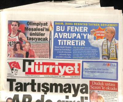 Hürriyet Gazetesi 12 Mayıs 2004 - Duduk Ustası Djivan Gasparyan Sezen Aksuyla Okudu GZ96695 - 1