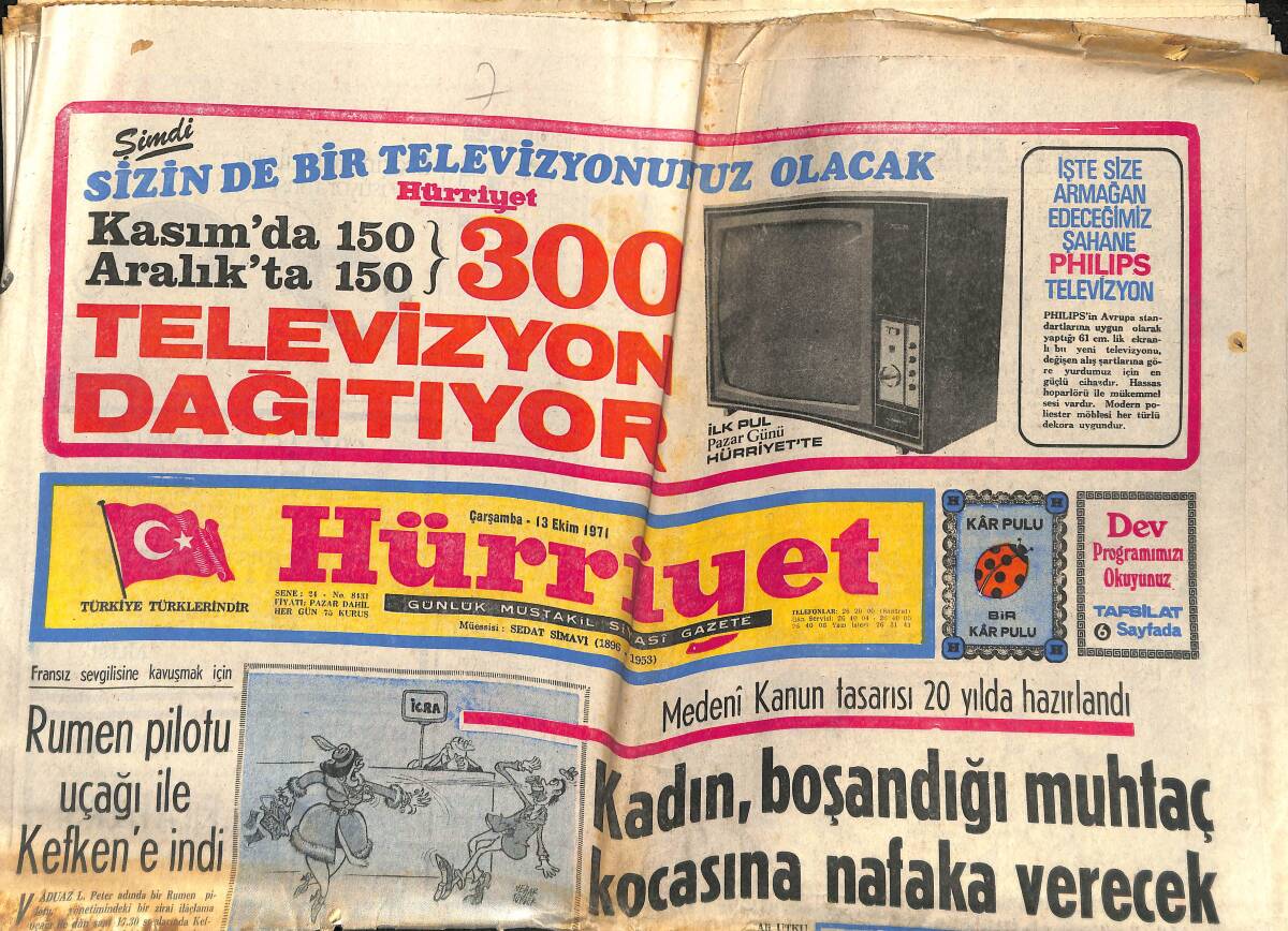 Hürriyet Gazetesi 13 Ekim 1971 - Ve İşte Çıplak Türkan Şoray - Erim, Akçal Ve Özalp'ın İstifasını Kabul Etmedi - Rumen Pilotu Uçağı İle Kefken'e İndi GZ140467 - 1