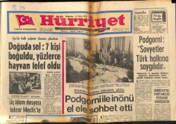 Hürriyet Gazetesi 13 Nisan 1972 - Zeki Müren Ayşem Şarkısını Dinlerken Göz Yaşını Tutamadı GZ76353 - 1