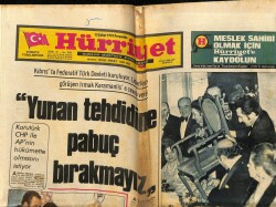 Hürriyet Gazetesi 13 Şubat 1975 - Demirelin Başından Koltuk Aşırdılar GZ72094 - 2