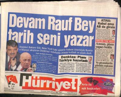 Hürriyet Gazetesi 13 Şubat 2004 - Cem Yılmazın Beşiktaş Kültür Merkezindeki Gösterisinde İlginç Bir Olay Yaşandı GZ106273 - 1