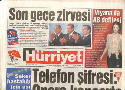 Hürriyet Gazetesi 14 Aralık 2004- Dünyaca Ünlü Türk Modacı Atıl Kutoğlu , Türkiyenin Avrupa Birliği Üyeliğine Olumsuz Bakan Viyanada Moda Şovu Yaptı GZ96760 - 1