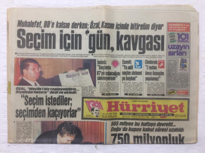 Hürriyet Gazetesi 14 Ekim 1987 - Seçim İstediler Seçimden Kaçıyorlar,Korutürk Matemi - GZ17361 - 1