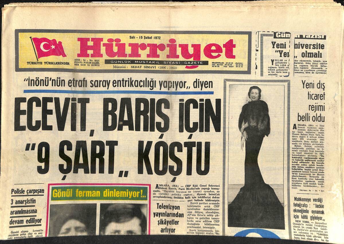 Hürriyet Gazetesi 15 Şubat 1972 - Ecevit Barış İçin 9 Mart Koştu - Seminerde Çırılçıplak Çalışan Fransız Sekreteri Protesto Edildi GZ156971 - 1