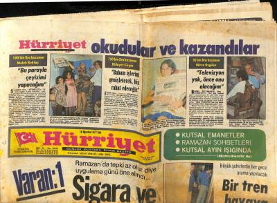 Hürriyet Gazetesi 16 Ağustos 1977 - Dünyanın En Uzun Rallysinde Dört de Türk Yarışıyor GZ115529 - 1