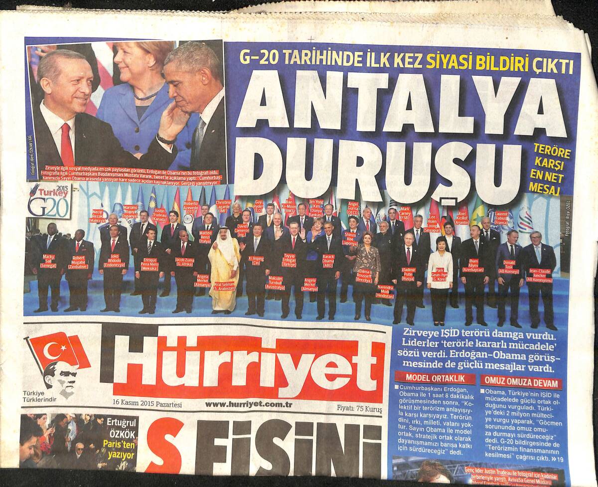 Hürriyet Gazetesi 16 Kasım 2015 - İşte Obama Kafası - Belçim Bilgin Jüri Koltuğunda GZ159623 - 1