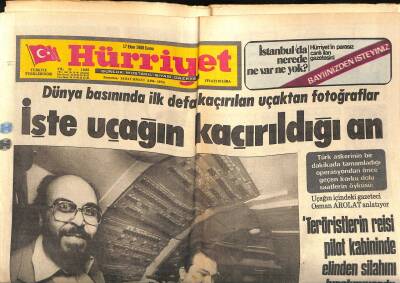 Hürriyet Gazetesi 17 Ekim 1980 - Dünya Basınında İlk Defa Kaçırılan Uçaktan Fotoğraflar GZ118459 - 1