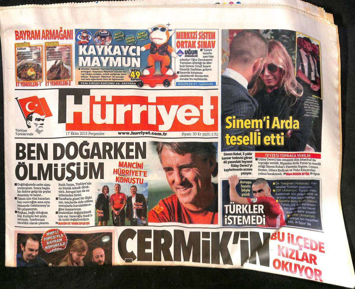 Hürriyet Gazetesi 17 Ekim 2013 - Sinem Kobal'ı Arda Turan Teselli Etti - İtalya'da Taksim Direnişi GZ160120 - 1