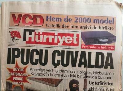 Hürriyet Gazetesi 18 Ocak 2000 Bahçeliye Ağabey Öğüdü Biraz Gülümse - Büyük Çatışmanın Perde Arkası -GZ44591 - 2
