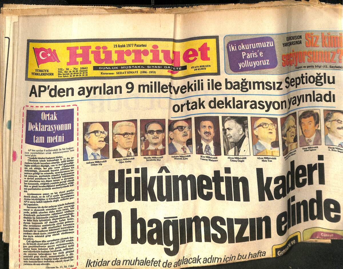 Hürriyet Gazetesi 19 Aralık 1977 - Ajda Pekkan, Ecevitlerle Beraber Baloda - Hükümet 10 Bağımsızın Elinde GZ134711 - 1