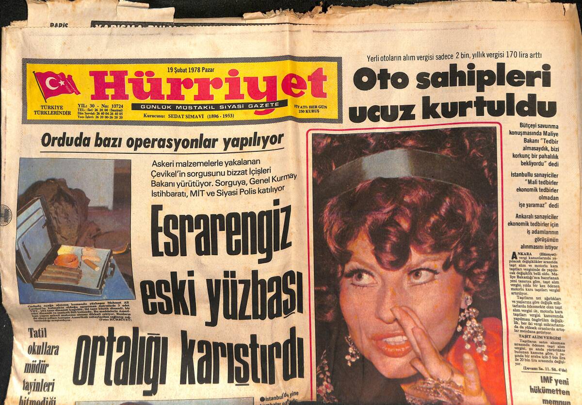 Hürriyet Gazetesi 19 Şubat 1978 - Prenses Süreyya'nın Bitmeyen Çilesi - Her Yerde Farrah Var GZ134621 - 1