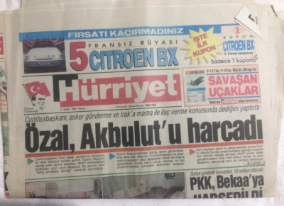Hürriyet Gazetesi 2 Eylül 1990 - Özal Akbulutu Harcadı - GZ19756 - 1