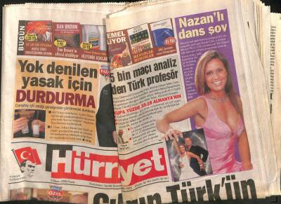 Hürriyet Gazetesi 2 Nisan 2006 - Lennon Anısına İstanbul Bestesi - Şu Çılgın Türkler Kitabının Son Rekoru GZ109447 - 1