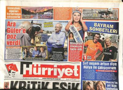 Hürriyet Gazetesi 20 Ağustos 2012 - Kılıçdaroğlu , Ara Gülere Poz Verdi GZ106226 - 1