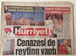 Hürriyet Gazetesi - 21 Eylül 2005 - Vatikana Ayasofya Cevabı, Ya Ayasofyada Namaz Kılmak İsteyen Çıkarsa - GZ43513 - 1