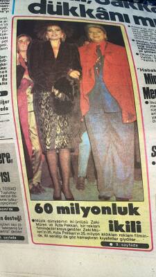 Hürriyet Gazetesi 21 Kasım 1985 - Müzik Dünyasının İki Ünlüsü Zeki Müren Ve Ajda Pekkan , Bir Reklam Filminde Bir Araya Geldiler GZ90457 - 2