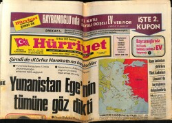 Hürriyet Gazetesi 21 Nisan 1975 - Rum Kadınları Yürürken Türk Kadınları Limasolda Bayrağımızı Dalgalandırdı GZ67800 - 2