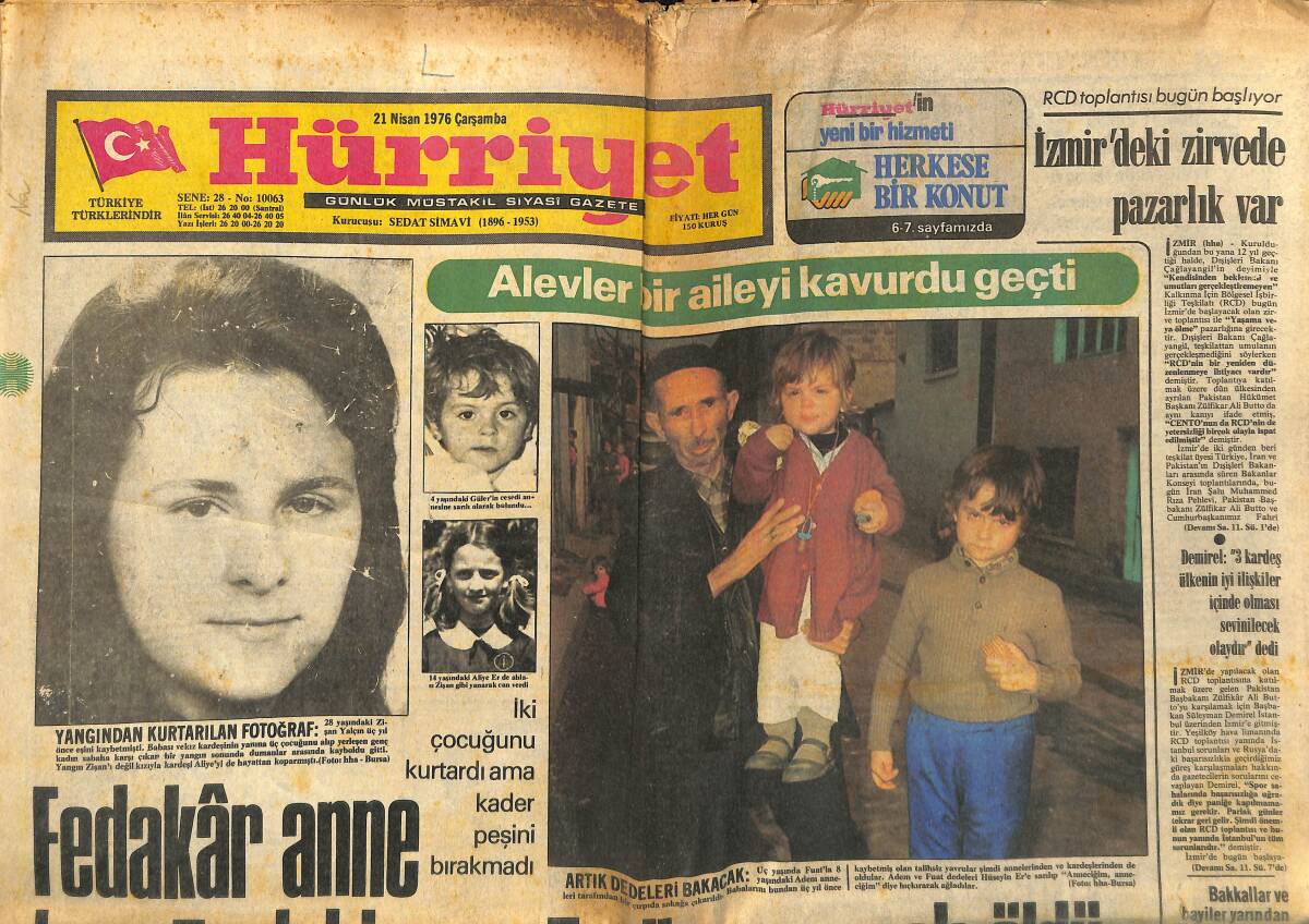 Hürriyet Gazetesi 21 Nisan 1976 - Bebek Maksim Gazinosu Bülent Ersoy Afişi - Luna Park Gazinosu Emel Sayın Afişi GZ140616 - 1