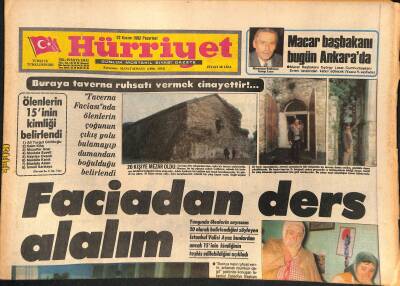 Hürriyet Gazetesi 22 Kasım 1982 - Vakfıkebirde Yayla Dönüşü Hayvanlara El İşi Maskeler Takmak Eski Bir Gelenek... GZ127857 - 1