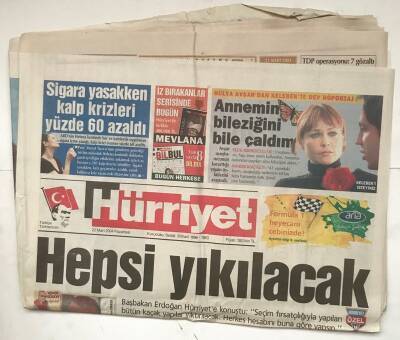 Hürriyet Gazetesi 22 Mart 2004 - Sigara Yasakken Kalp Krizleri Yüzde 60 Azaldı GZ8016 - 1