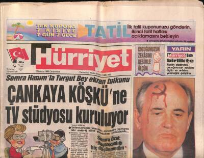 Hürriyet Gazetesi 23 Mayıs 1990 - Gorbaçov , Zirveye Keyifsiz Gidiyor - Çankaya Köşküne TV Stüdyosu Kuruluyor GZ119103 - 1