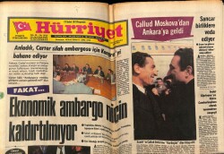 Hürriyet Gazetesi 23 Şubat 1978 - Sancar Birliklere Veda Ediyor GZ72416 - 2