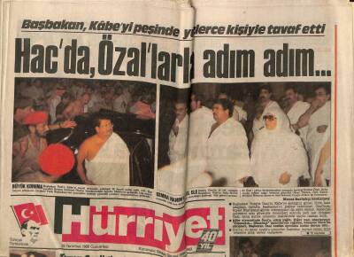 Hürriyet Gazetesi - 23 Temmuz 1988 - Hacda Özallarla Adım Adım. GZ99299 - 1