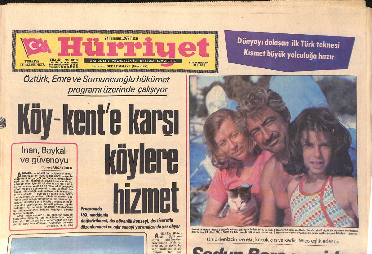 Hürriyet Gazetesi 24 Temmuz 1977 - Fatma Girik, Moskova'da Hayranları İle Beraber - Zeki Müren ve Ajda Pekkan Gazino Afişi GZ157016 - 1