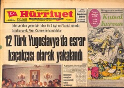 Hürriyet Gazetesi 25 Ağustos 1976 - 12 Türk Yugoslavya'da Esrar Kaçakçısı Olarak yakalandı - Zeki Müren, Ajda Pekkan, Ayla Algan Gazino Afişi GZ158228 - Gökçekoleksiyon