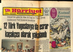Hürriyet Gazetesi 25 Ağustos 1976 - Gar Müzikholü Zeki Müren Reklamı - Renault 5lerin İmali Bu Yıl Başlıyor GZ118157 - 1