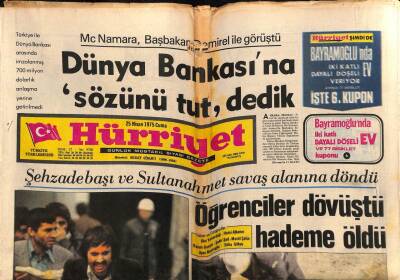 Hürriyet Gazetesi 25 Nisan 1975 - Şehzadebaşı Ve Sultanahmet Savaş Alanına Döndü GZ72015 - 2