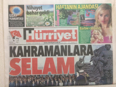 Hürriyet Gazetesi 25 Nisan 2015 - Kahramanlara Selam, Obama Soykırım Dışında Her Şeyi Söyledi GZ27214 - 1
