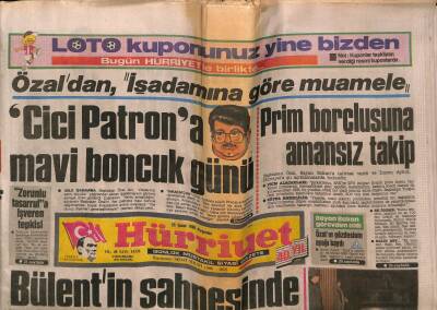 Hürriyet Gazetesi 25 Şubat 1988 - Bülent Ersoyun Sahnesinde Kan GZ67357 - 1