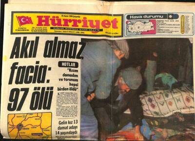 Hürriyet Gazetesi 26 Kasım 1980 - Kamuran Akkor, Müzeyyen Senar ve Adnan Şenses, Erhan Tunay Gazino Afişi GZ88163 - 1