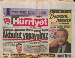 Hürriyet Gazetesi 26 Nisan 1990 - Türkan Şoray , Aile Planlamasına Katkı İçin Film Çevirecek - Bakanları , Bayramda Özal'ın Yanına Koştu GZ157923 - Gökçekoleksiyon