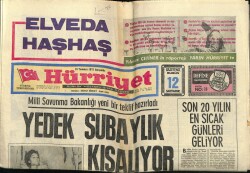 Hürriyet Gazetesi 26 Temmuz 1972 - Yakalık Takılan Türkan Şoray 23 Gün Sonra Yatakta Doğrulabildi GZ67808 - 1