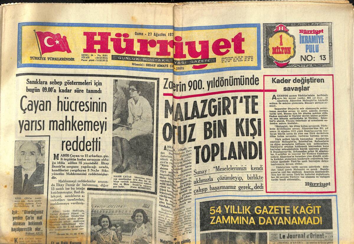 Hürriyet Gazetesi 27 Ağustos 1970 - Zaferin 900. Yıldönümünde Malazgirt'te Otuz Bin Kişi Toplandı - Zeki Müren Afiş GZ140454 - 1