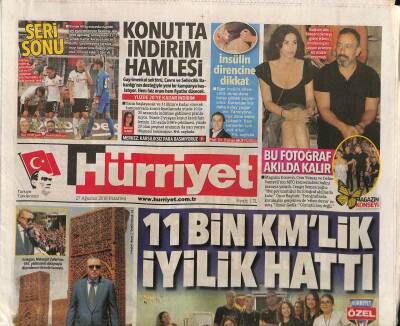 Hürriyet Gazetesi 27 Ağustos 2018 - Magazin Konseyi , Cem Yılmaz Ve Defne Samyelinin MFÖ Konserindeki Halini Masaya Yatırdı GZ93685 - 1