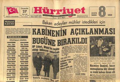 Hürriyet Gazetesi 27 Ekim 1965 - Nazmiye Demirel , Bu Basın Mensuplarına Köy Ekmeği Ve İrmik Helvası İkram Etti GZ77661 - 1