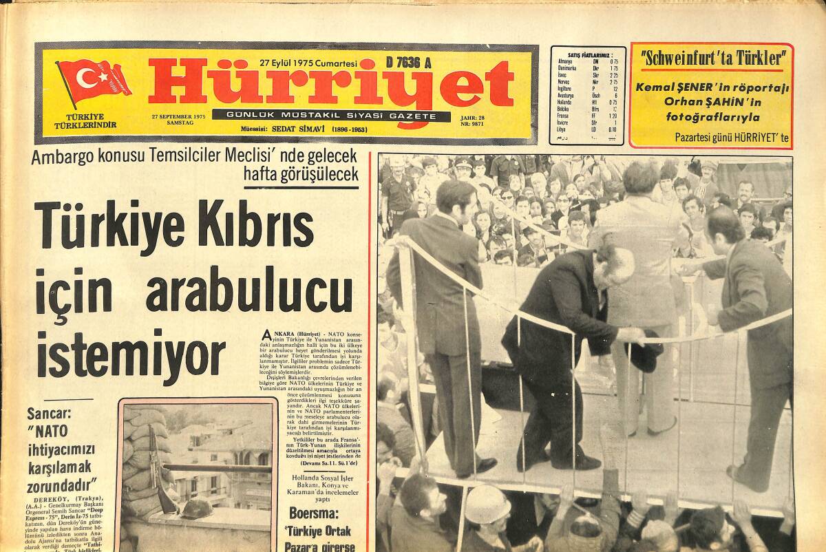 Hürriyet Gazetesi 27 Eylül 1975 - Türkiye Kıbrıs İçin Arabulucu İstemiyor - Demirel'le Erbakan İki Defa Öpüştü GZ157551 - 1