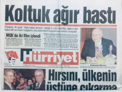 Hürriyet Gazetesi 27 Nisan 1997 - Necmettin Erbakan,Koltuk Ağır Bastı GZ42735 - 1