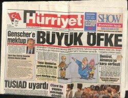 Hürriyet Gazetesi 28 Mart 1992 - Güneş Tecellinin Sunduğu Program Zeki Mürenin Söyleyecği Şarkıyla Açılıyor GZ85140 - 1