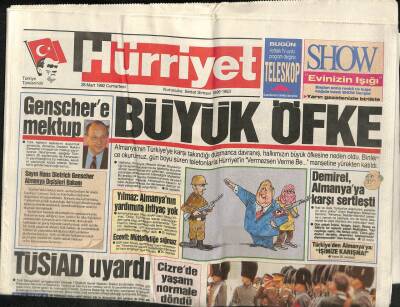 Hürriyet Gazetesi 28 Mart 1992 - Güneş Tecellinin Sunduğu Program Zeki Mürenin Söyleyecği Şarkıyla Açılıyor GZ85140 - 1