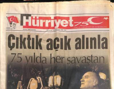 Hürriyet Gazetesi 29 Ekim 1998 - Genelkurmay Başkanı Org. Kıvrıkoğlu Atatürkçüler Yılmayın GZ108012 - 1