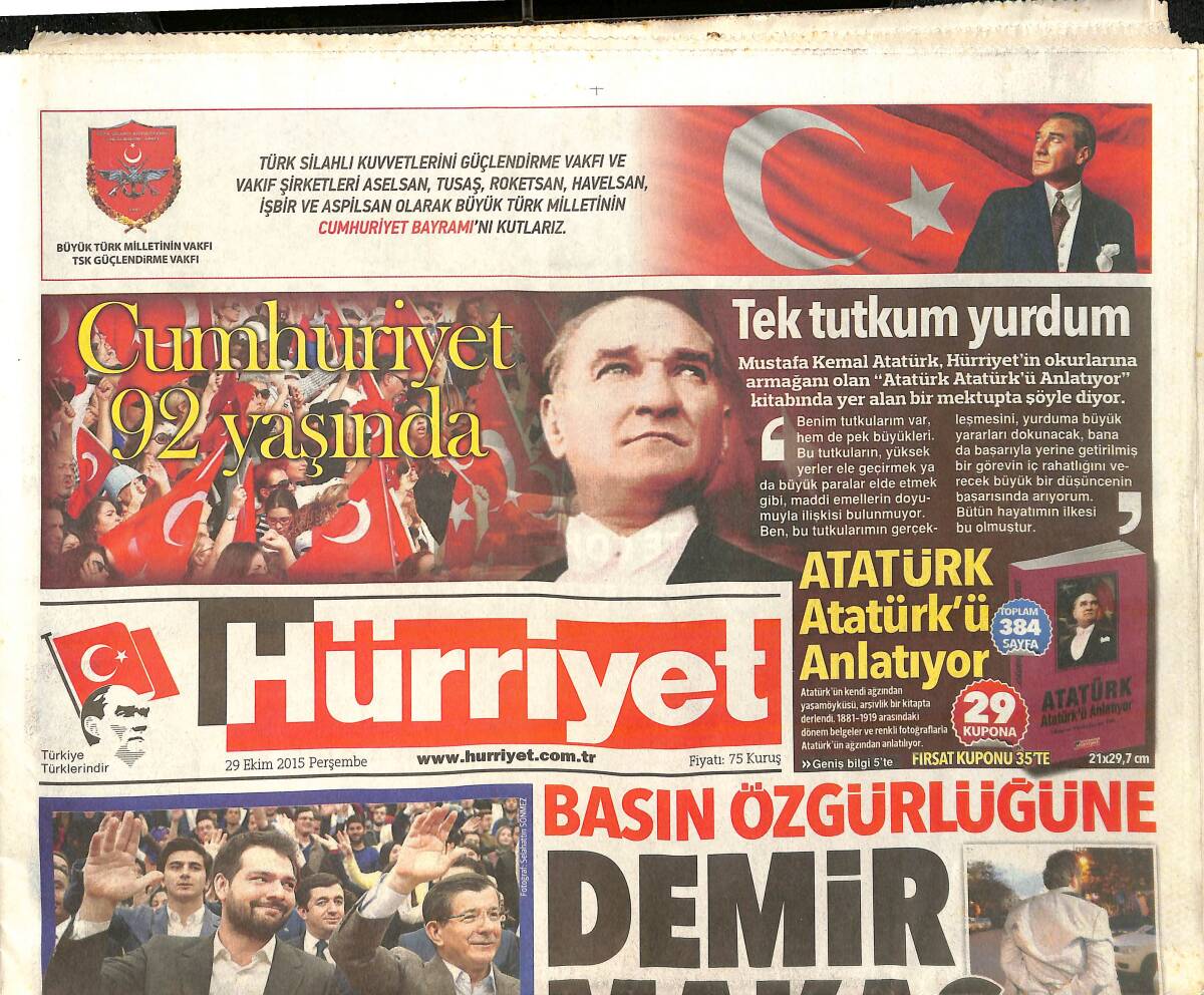 Hürriyet Gazetesi 29 Ekim 2015 - Japonya Başkanı Sven Stein , Tokyo Fuarında Tüm Dünyadan Emisyon Skandalına İlişkin Başını Eğerek Özür Diledi GZ159632 - 1