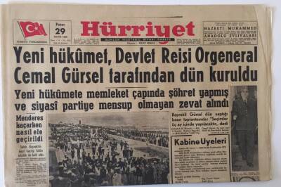 Hürriyet Gazetesi 29 Mayıs 1960 - Yeni Hükümet Devlet Reisi Orgeneral Cemal Gürsel Tarafından Kuruldu GZ13921 - 1